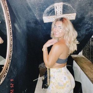 Meet your Posher, Valeria